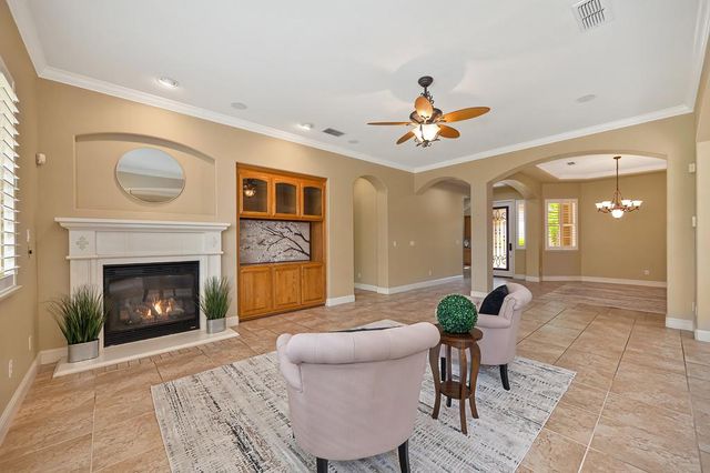 545 Porter Ct, Folsom, CA 95630
