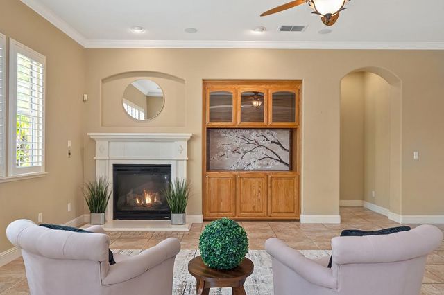 545 Porter Ct, Folsom, CA 95630