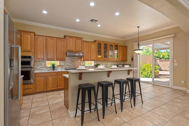 545 Porter Ct, Folsom, CA 95630