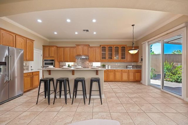 545 Porter Ct, Folsom, CA 95630