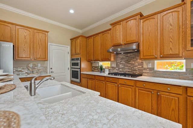 545 Porter Ct, Folsom, CA 95630