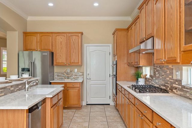 545 Porter Ct, Folsom, CA 95630