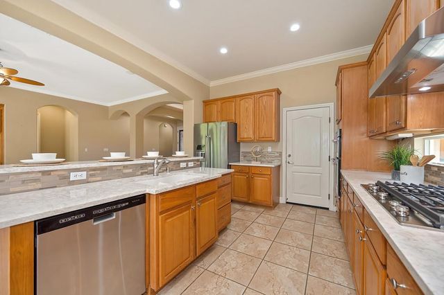 545 Porter Ct, Folsom, CA 95630