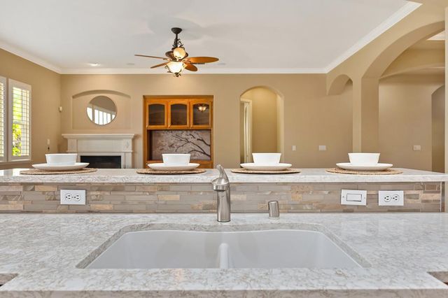 545 Porter Ct, Folsom, CA 95630