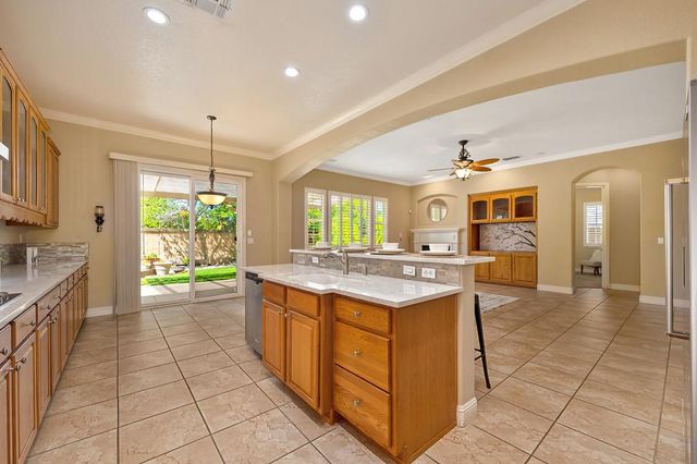 545 Porter Ct, Folsom, CA 95630