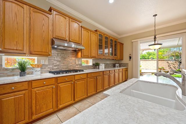 545 Porter Ct, Folsom, CA 95630