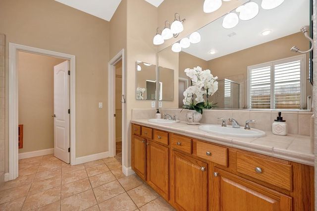 545 Porter Ct, Folsom, CA 95630