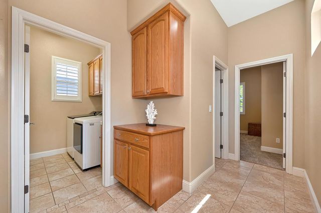 545 Porter Ct, Folsom, CA 95630