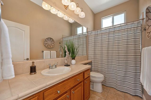545 Porter Ct, Folsom, CA 95630