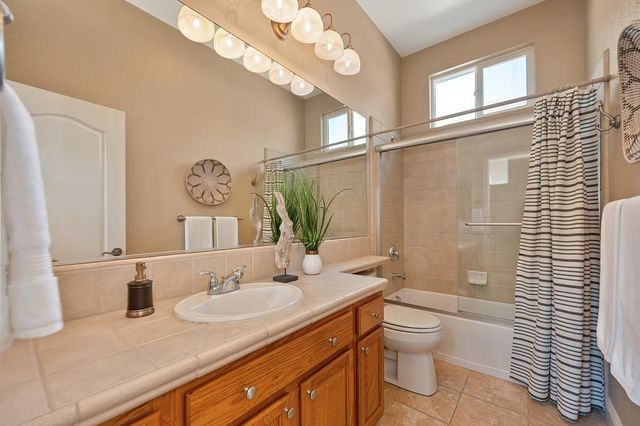 545 Porter Ct, Folsom, CA 95630