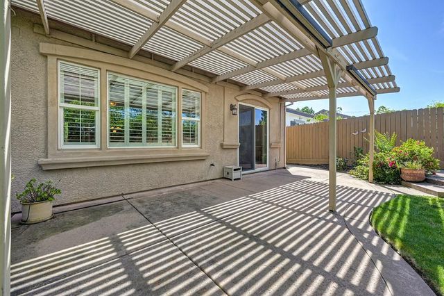 545 Porter Ct, Folsom, CA 95630