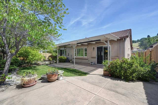 545 Porter Ct, Folsom, CA 95630