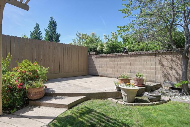 545 Porter Ct, Folsom, CA 95630