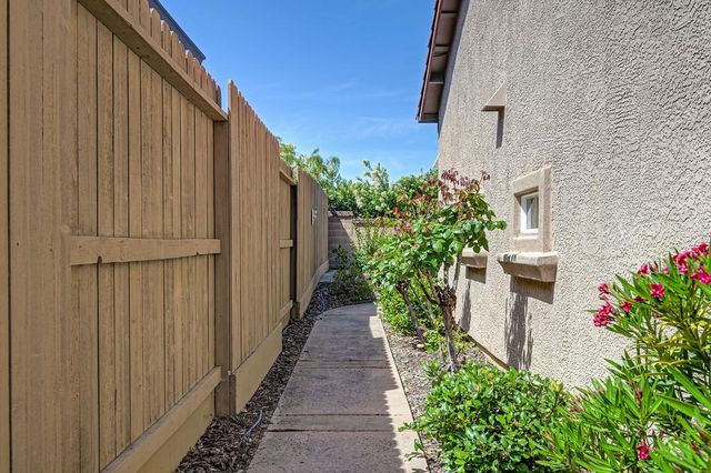 545 Porter Ct, Folsom, CA 95630