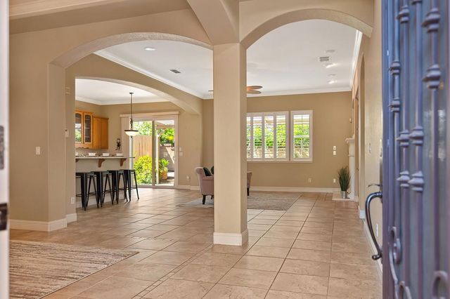 545 Porter Ct, Folsom, CA 95630