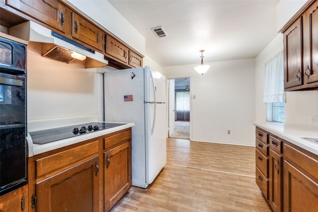 9935 Knoll Krest Drive, Dallas, TX 75238