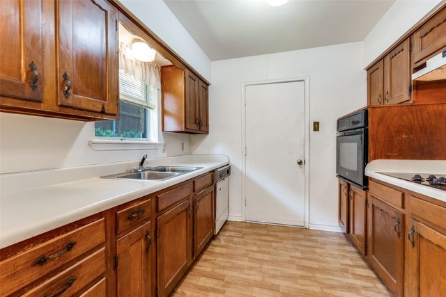 9935 Knoll Krest Drive, Dallas, TX 75238