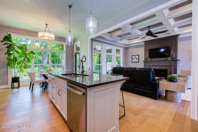 4003 Thomas Farm Dr, Louisville, KY 40299