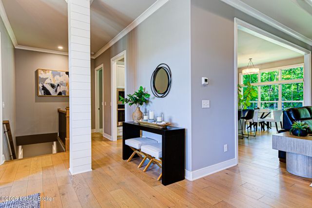 4003 Thomas Farm Dr, Louisville, KY 40299
