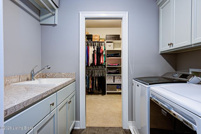 4003 Thomas Farm Dr, Louisville, KY 40299