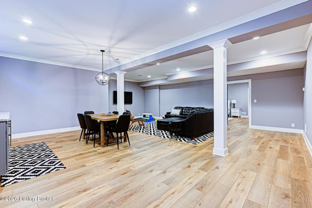 4003 Thomas Farm Dr, Louisville, KY 40299