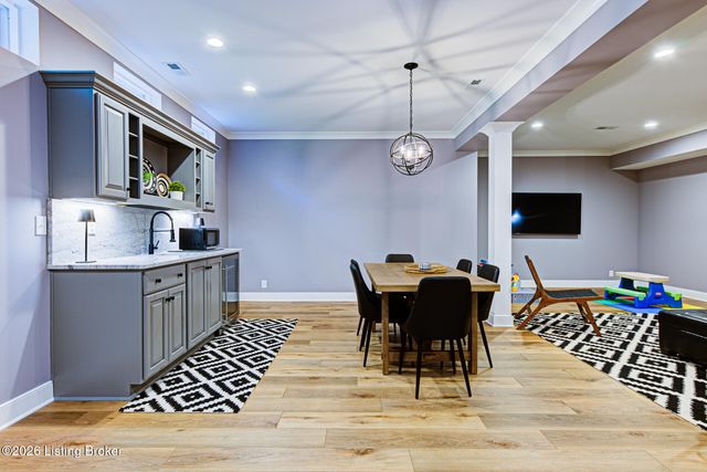 4003 Thomas Farm Dr, Louisville, KY 40299