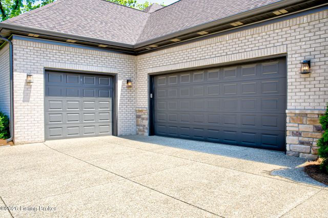 4003 Thomas Farm Dr, Louisville, KY 40299