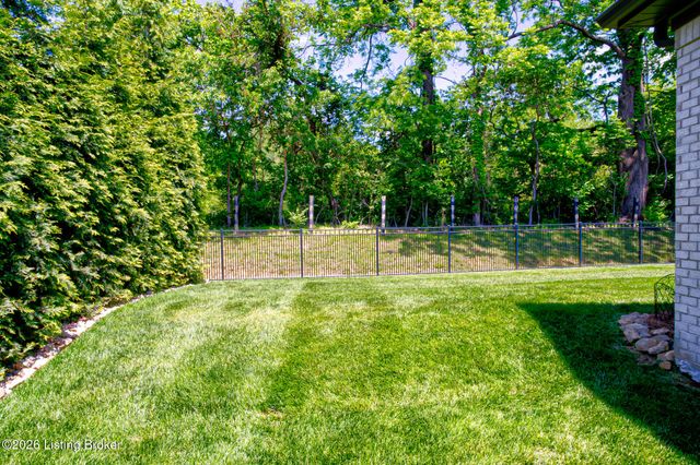 4003 Thomas Farm Dr, Louisville, KY 40299