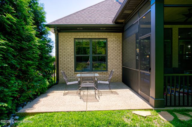 4003 Thomas Farm Dr, Louisville, KY 40299