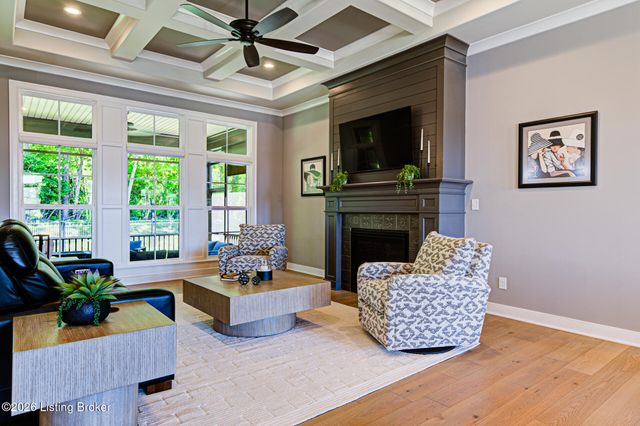 4003 Thomas Farm Dr, Louisville, KY 40299