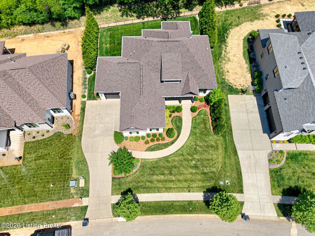 4003 Thomas Farm Dr, Louisville, KY 40299