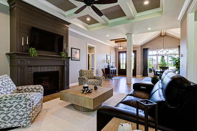 4003 Thomas Farm Dr, Louisville, KY 40299