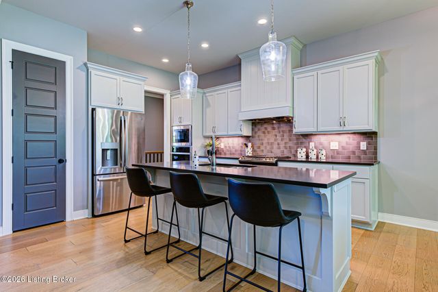 4003 Thomas Farm Dr, Louisville, KY 40299