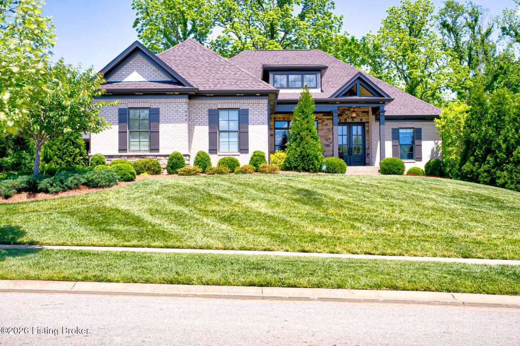 4003 Thomas Farm Dr, Louisville, KY 40299
