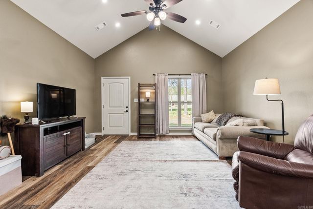 16 Trina Loop, Greenbrier, AR 72058