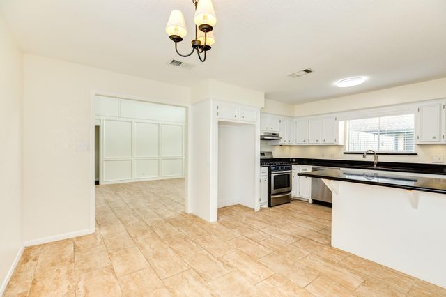 56 Garland Court, Lake Jackson, TX 77566