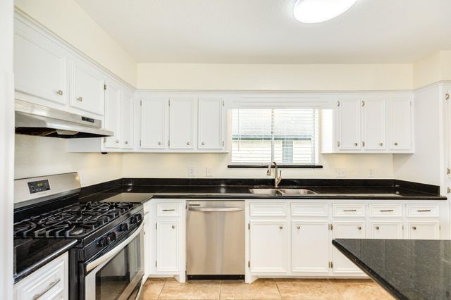 56 Garland Court, Lake Jackson, TX 77566