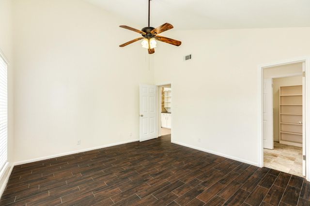 56 Garland Court, Lake Jackson, TX 77566