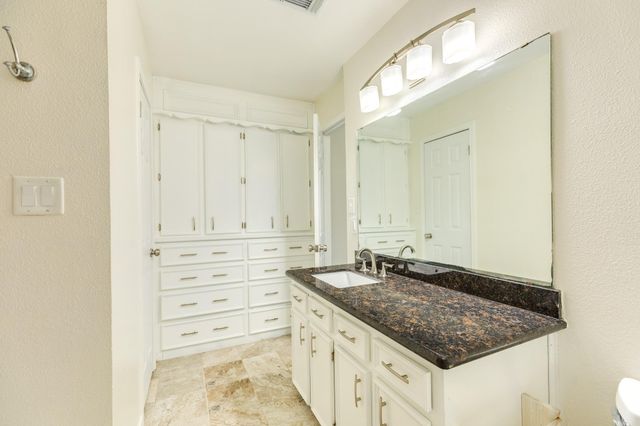 56 Garland Court, Lake Jackson, TX 77566