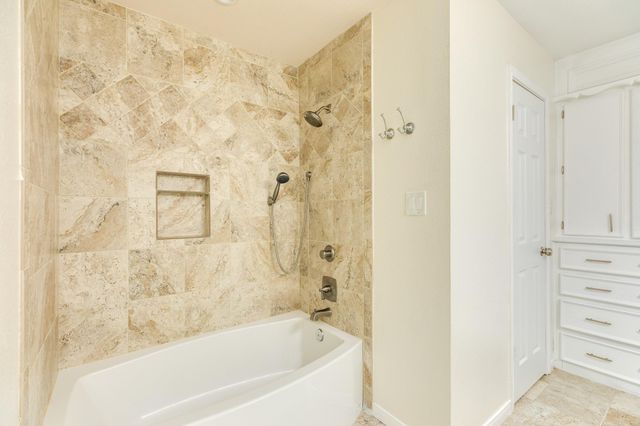 56 Garland Court, Lake Jackson, TX 77566