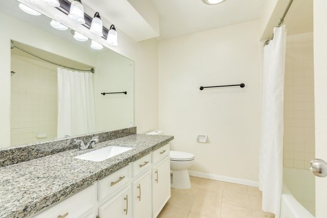 56 Garland Court, Lake Jackson, TX 77566