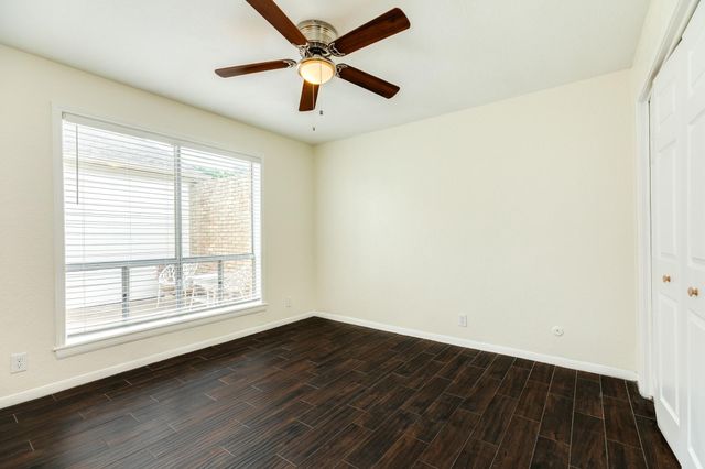 56 Garland Court, Lake Jackson, TX 77566