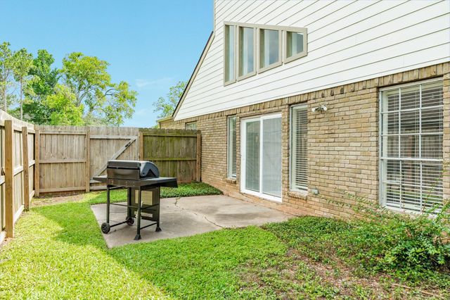 56 Garland Court, Lake Jackson, TX 77566