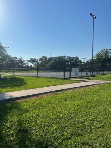 56 Garland Court, Lake Jackson, TX 77566