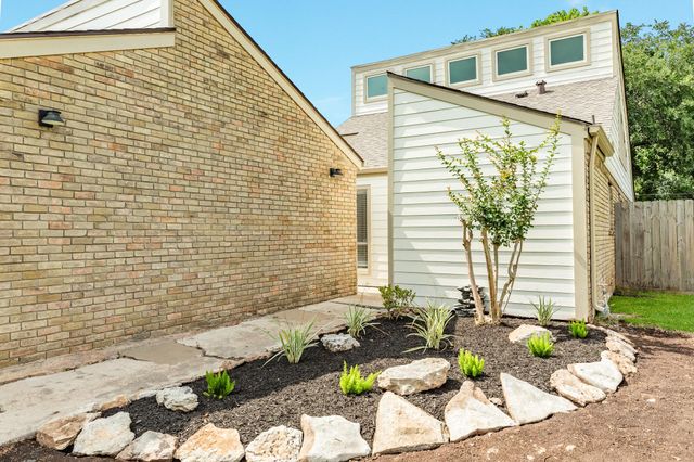 56 Garland Court, Lake Jackson, TX 77566