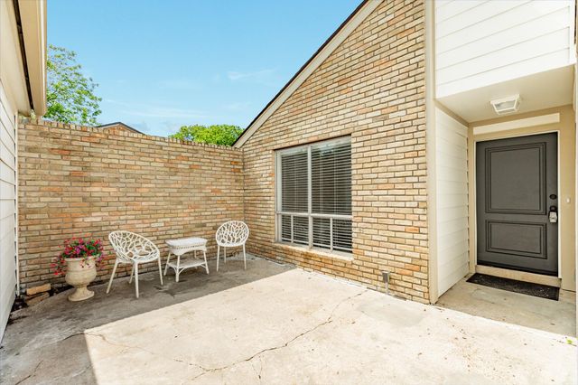 56 Garland Court, Lake Jackson, TX 77566