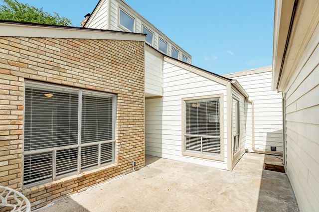 56 Garland Court, Lake Jackson, TX 77566