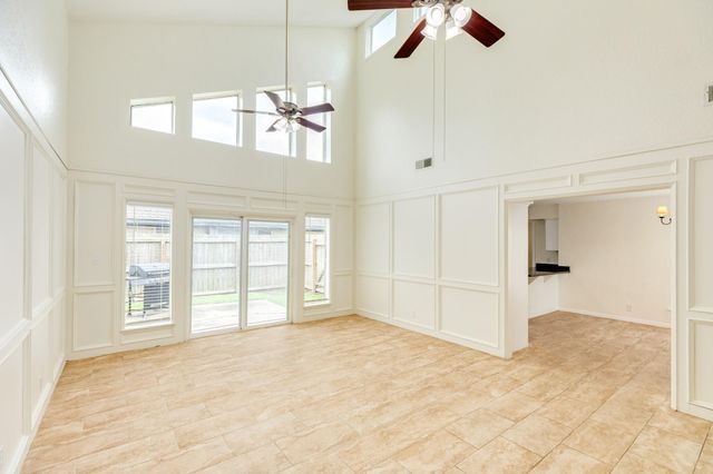 56 Garland Court, Lake Jackson, TX 77566