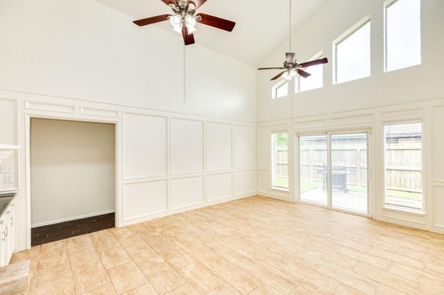 56 Garland Court, Lake Jackson, TX 77566