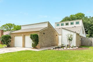 56 Garland Court, Lake Jackson, TX 77566